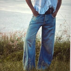 Free People Mid-Rise Barrel Jeans. Size 28.